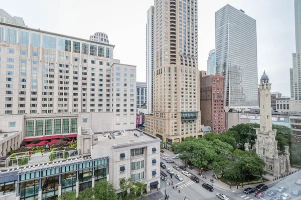 $219,900 | 777 North Michigan Avenue, Unit 1307, Chicago, IL 60611