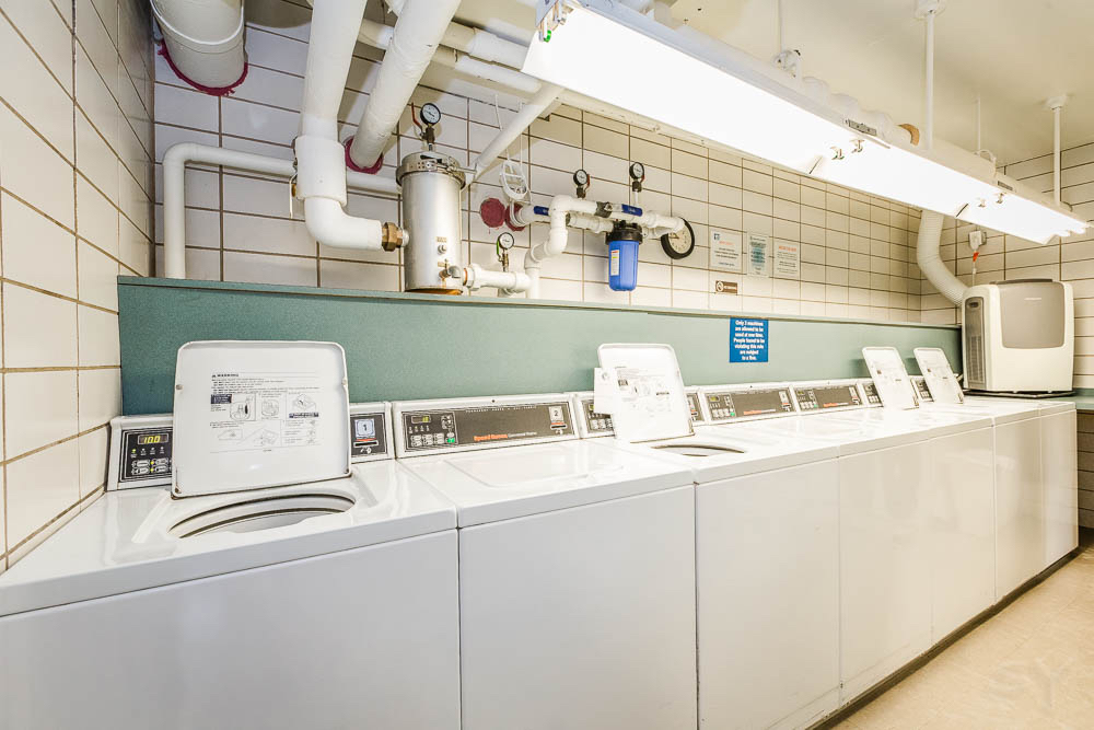 777 North Michigan Avenue, Unit 1307 Chicago, IL 60611 - Photo 16 of 17 a utility room with dryer and washer