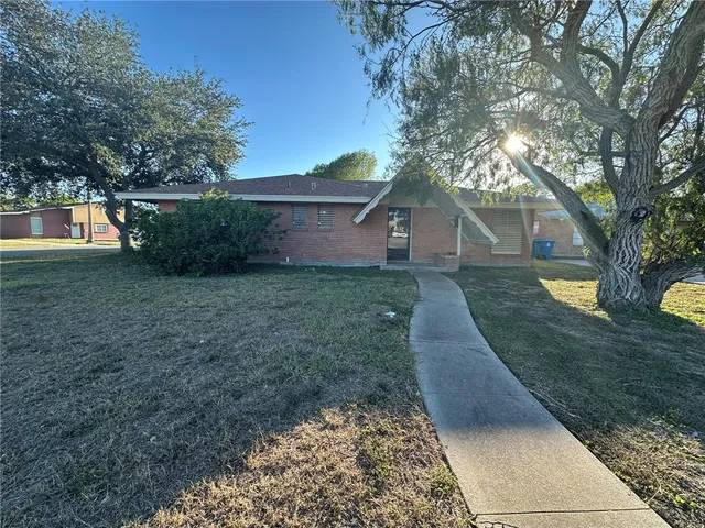 $2,000 | 136 Daniel Moore Avenue, Portland, TX 78374