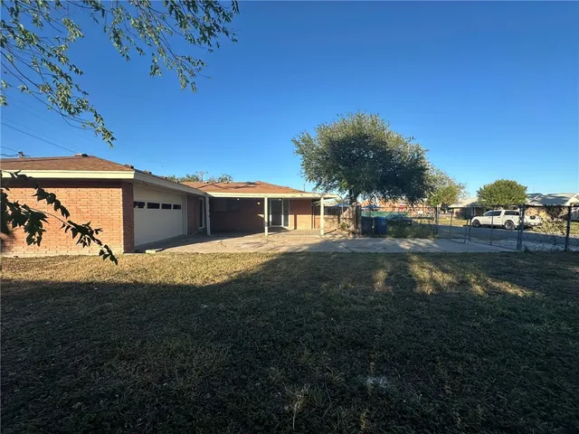 $2,000 | 136 Daniel Moore Avenue, Portland, TX 78374