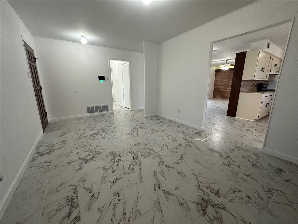 136 Daniel Moore Avenue Portland, TX 78374 - Photo 5 of 40