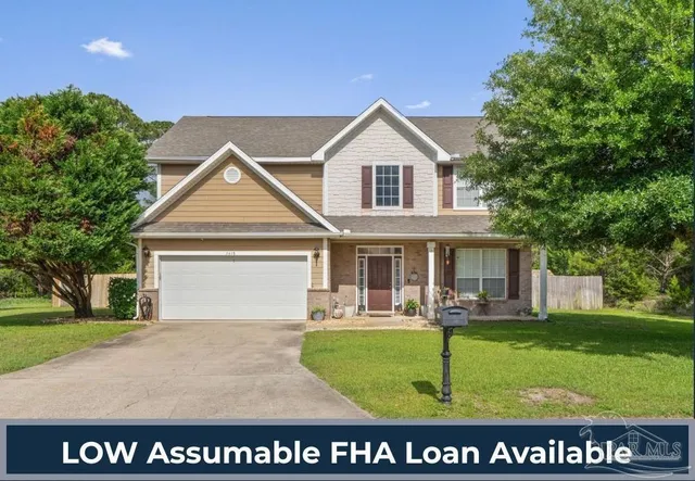 a view of house with garden