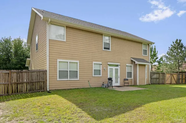 a view of a house with a backyard