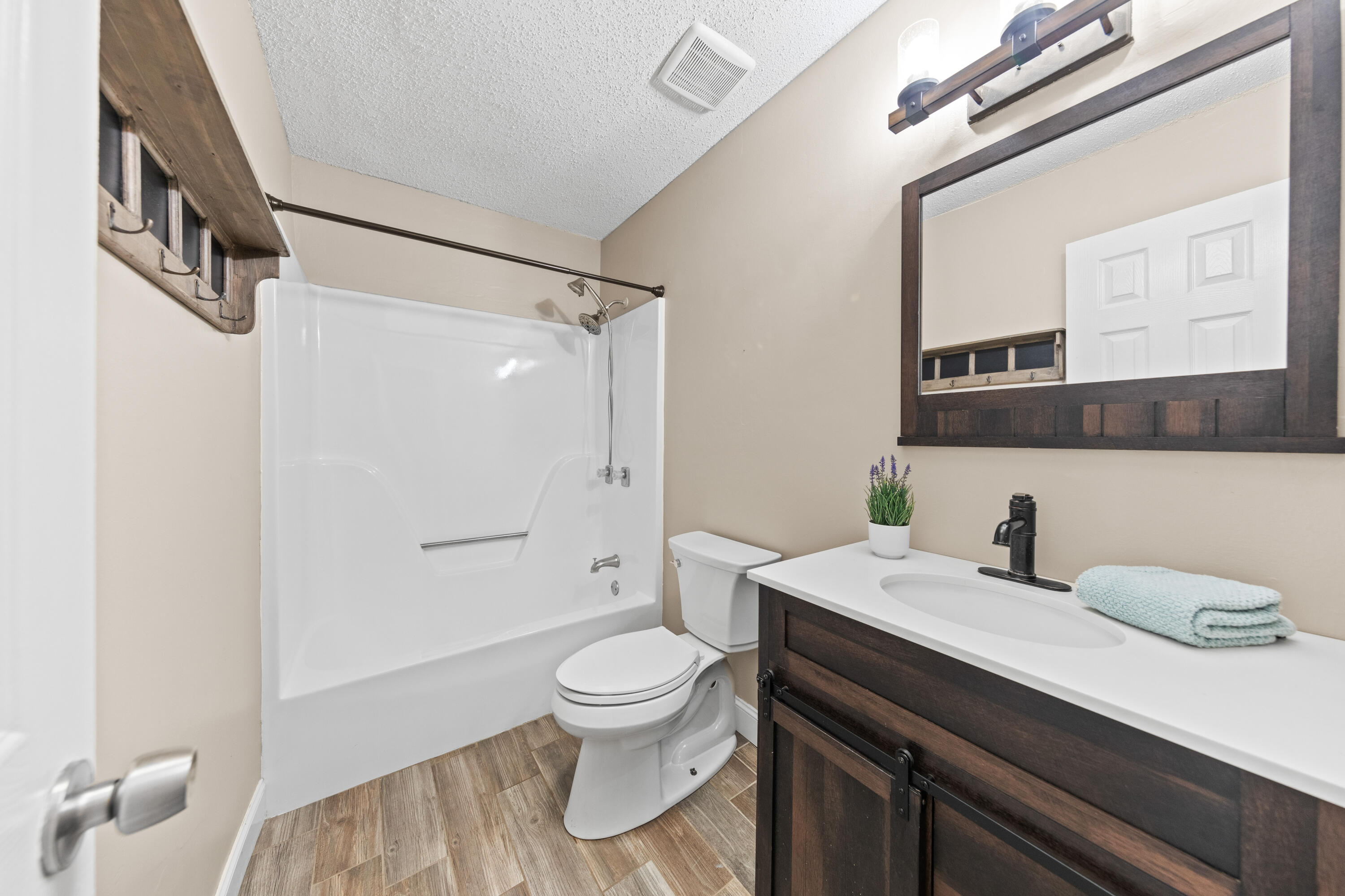 1833 Hunters Path Fort Walton Beach, FL 32547 - Photo 29 of 43 a bathroom with a sink a toilet and shower