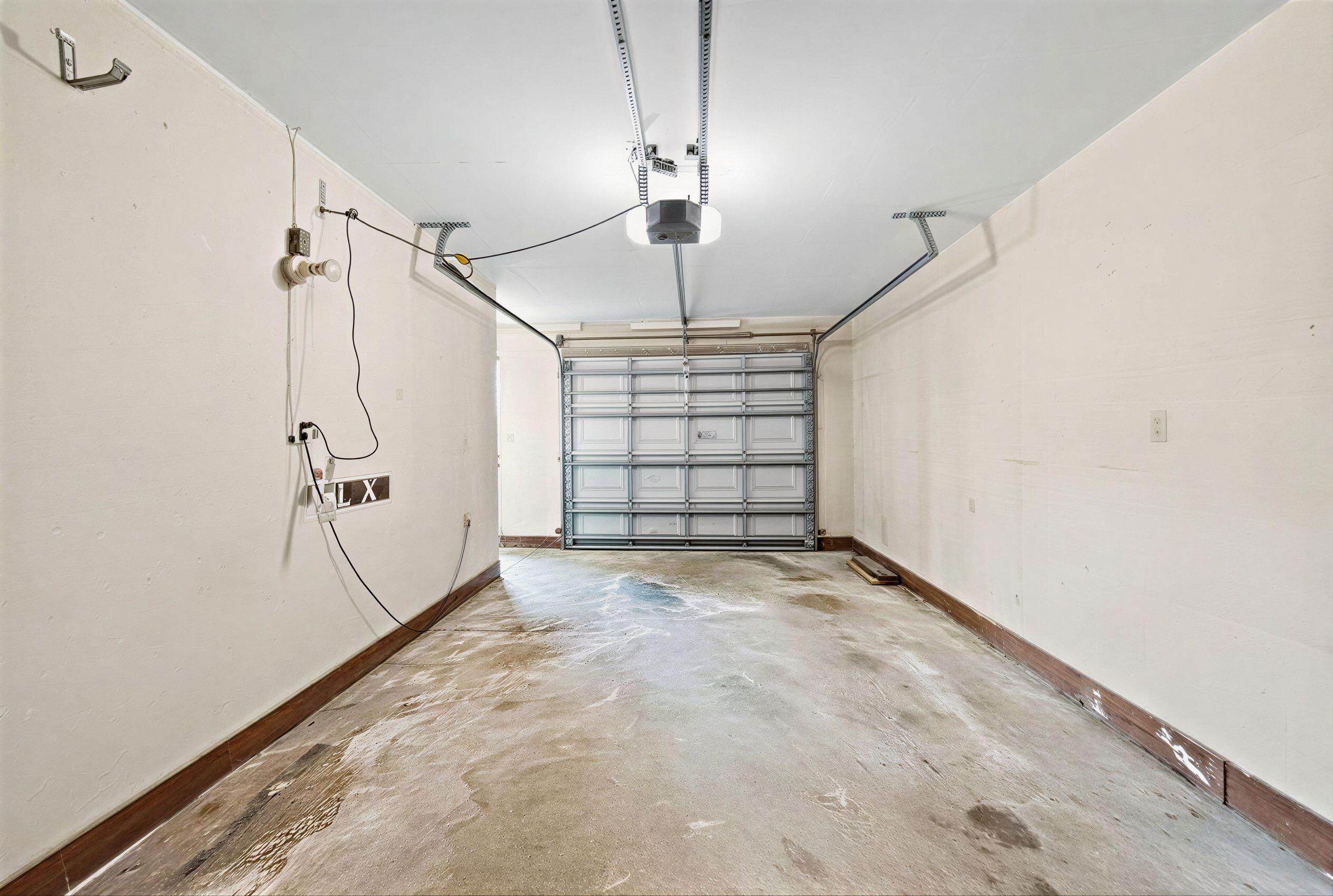 1833 Hunters Path Fort Walton Beach, FL 32547 - Photo 35 of 43 a view of a garage