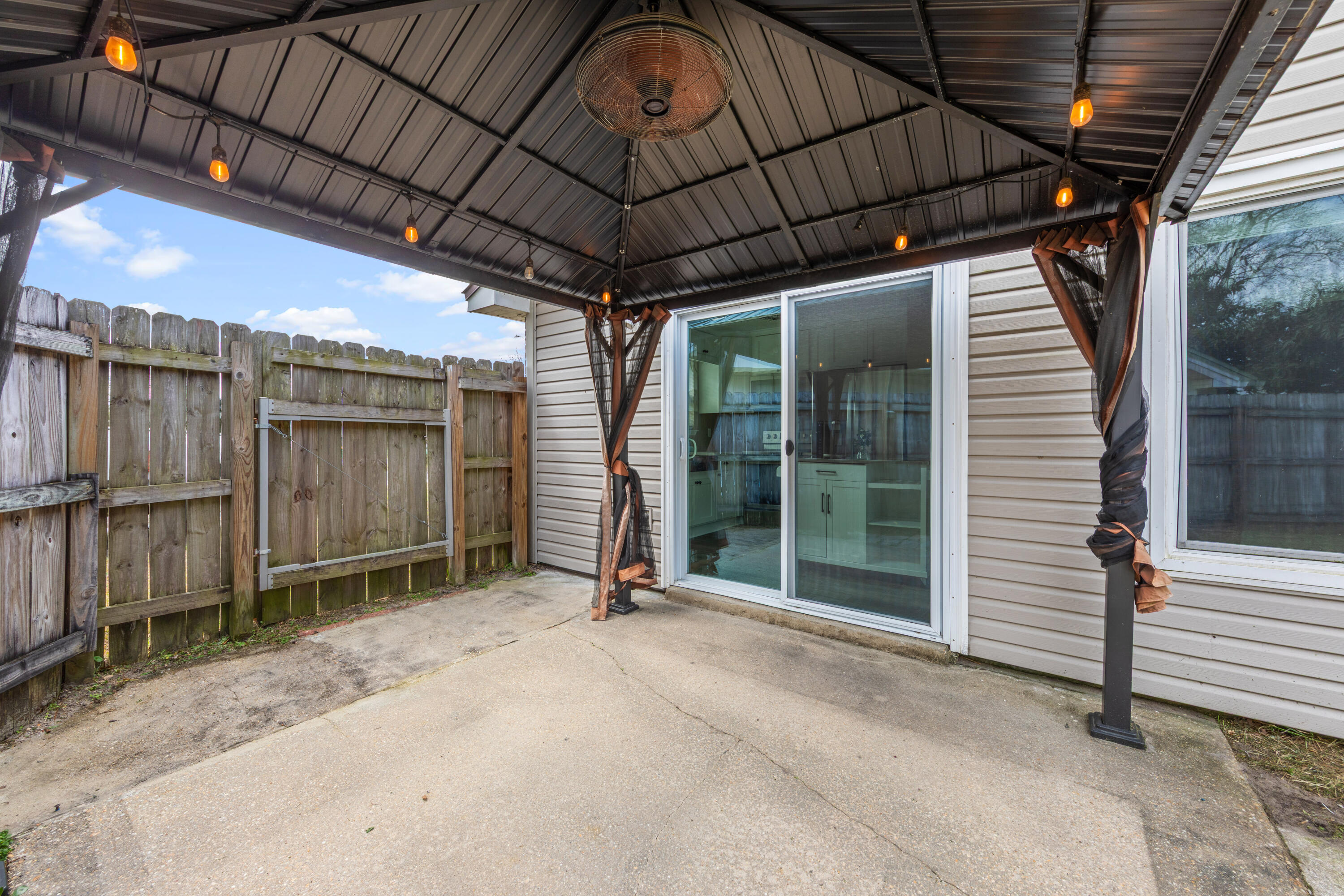 1833 Hunters Path Fort Walton Beach, FL 32547 - Photo 36 of 43 a backyard of a house with table and chairs