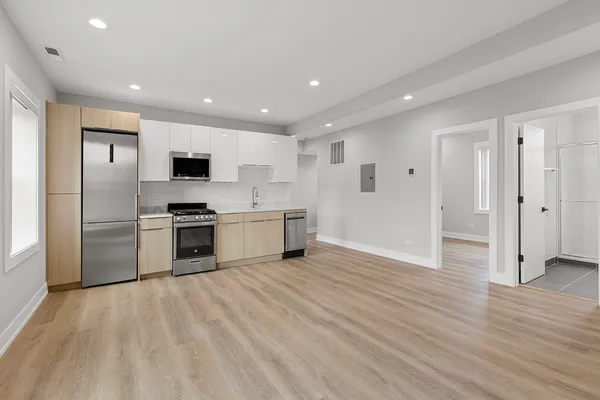 $2,300 | 1548 West Juneway Terrace, Unit 3B, Chicago, IL 60626
