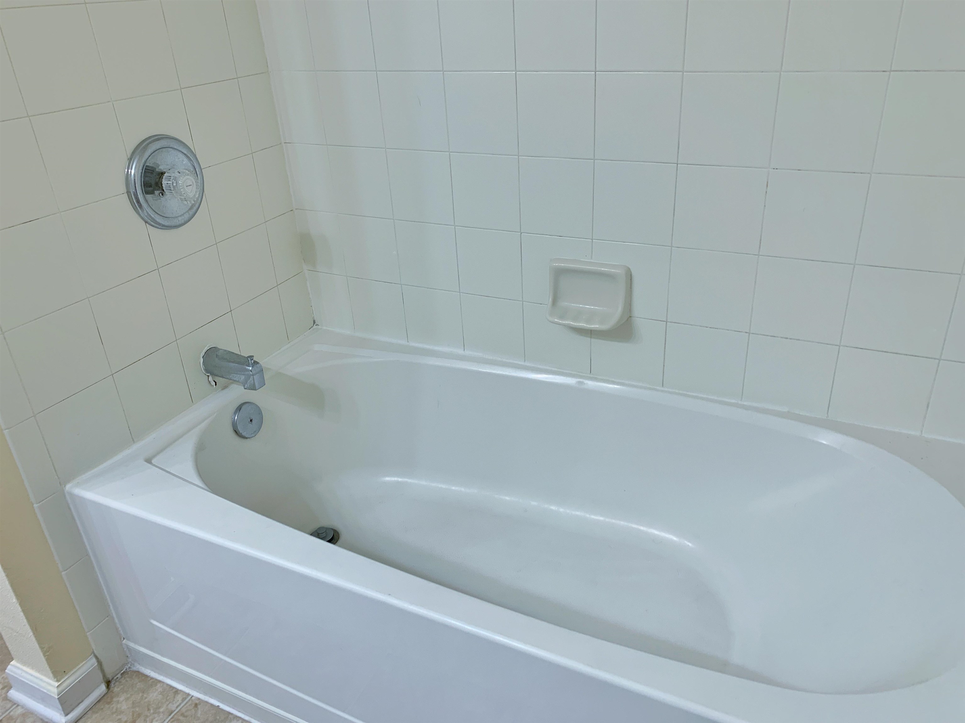 237 Syrah Way St. Augustine, FL 32084 - Photo 22 of 26 a bathroom with a bathtub