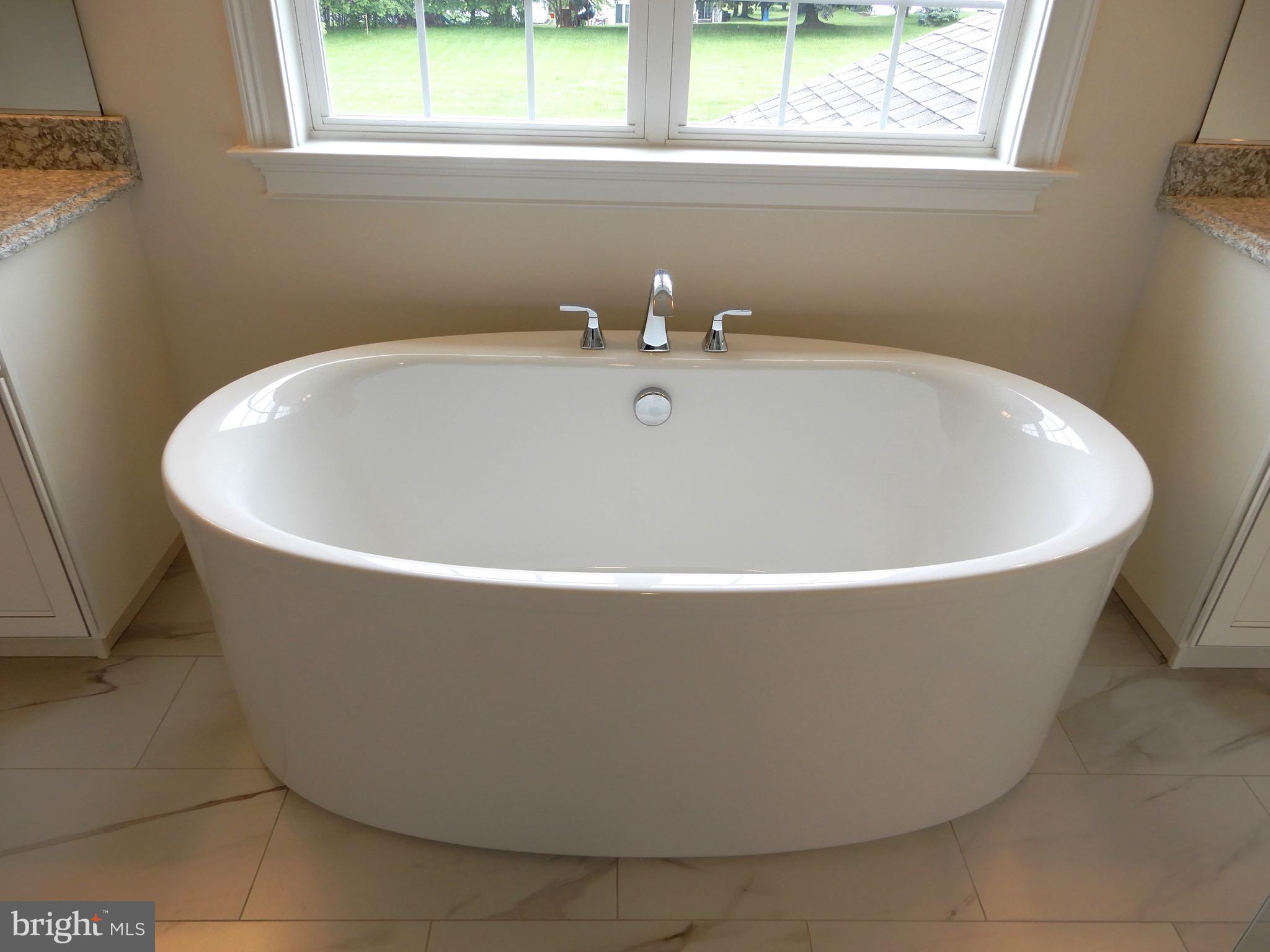 2 New Road Churchville, PA 18966 - Photo 25 of 37 Master Bath soaking tub