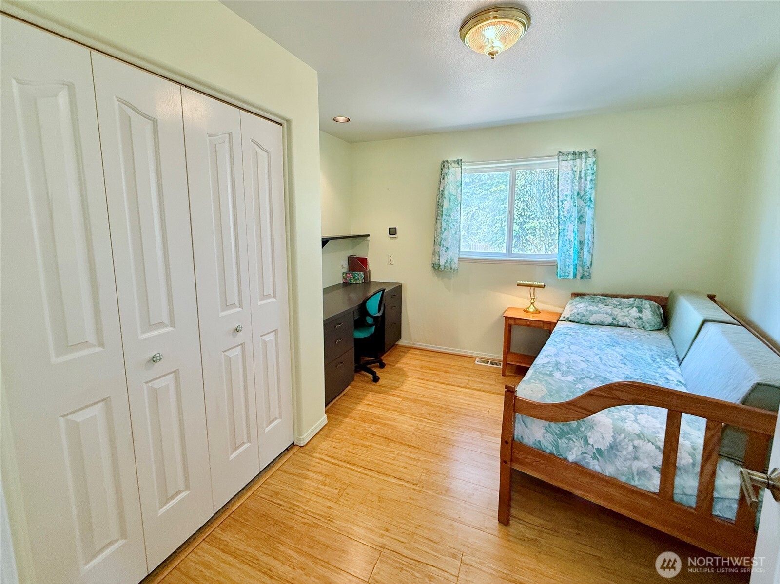 10 Davenhill Lane Sequim, WA 98382 - Photo 26 of 39 a bedroom with bed and a window