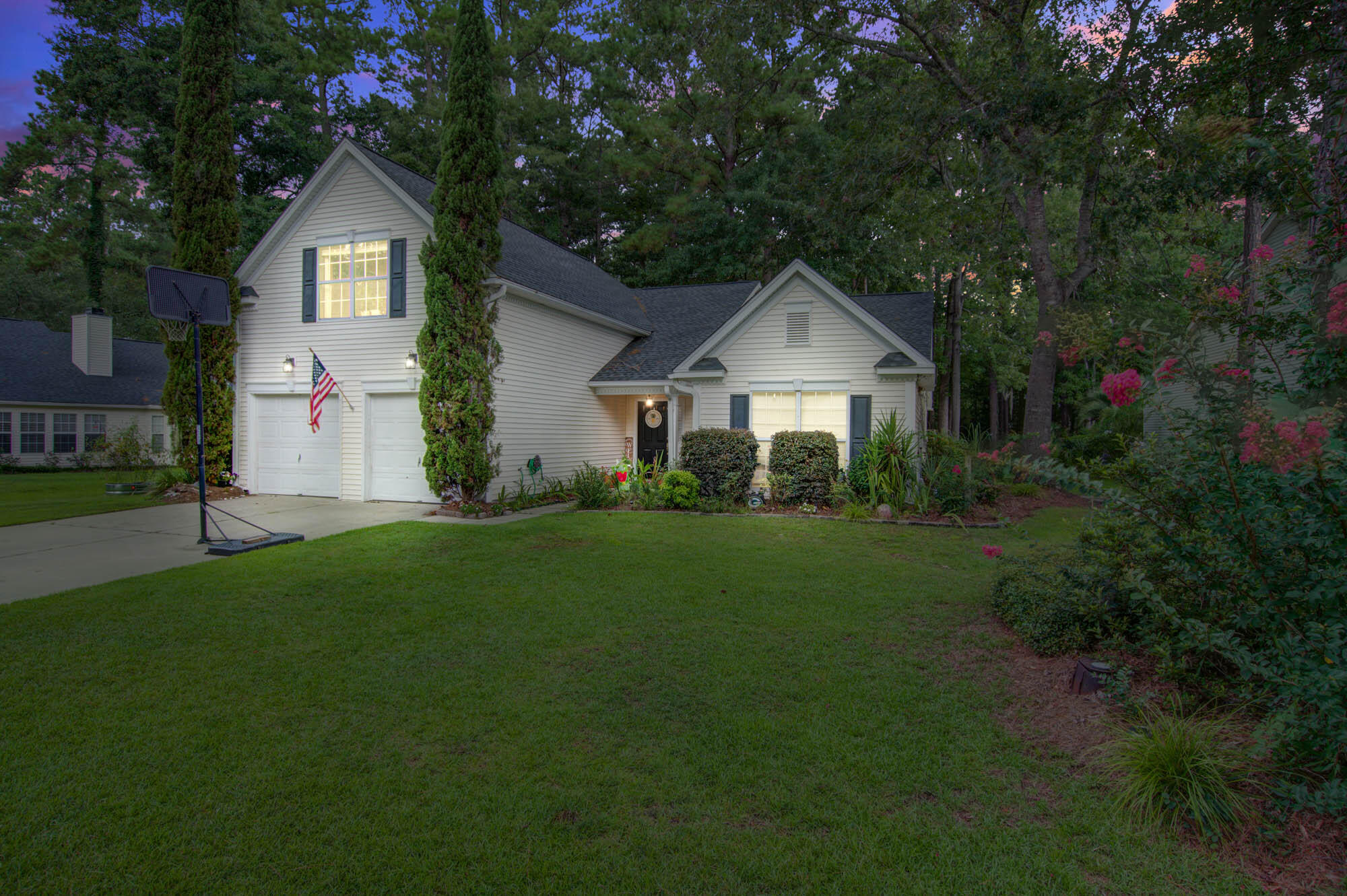 562 Pointe Of Oaks Road Summerville, SC 29485 - Photo 2 of 42 562 (2)