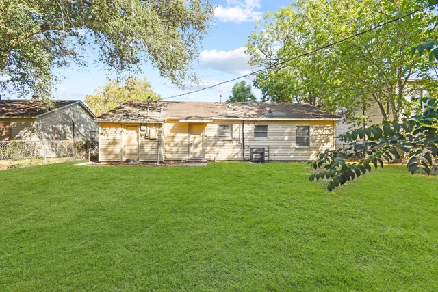 $1,375 | 911 Patsy Drive, Baytown, TX 77520