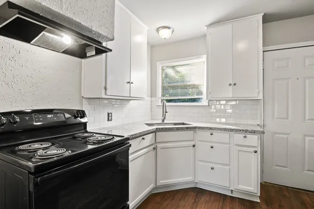 $1,375 | 911 Patsy Drive, Baytown, TX 77520