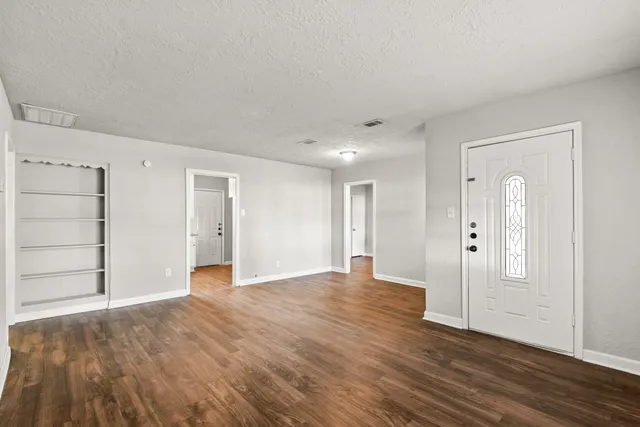 $1,375 | 911 Patsy Drive, Baytown, TX 77520