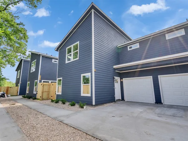 $1,900 | 8102 Crestview Drive, Unit B, Houston, TX 77028
