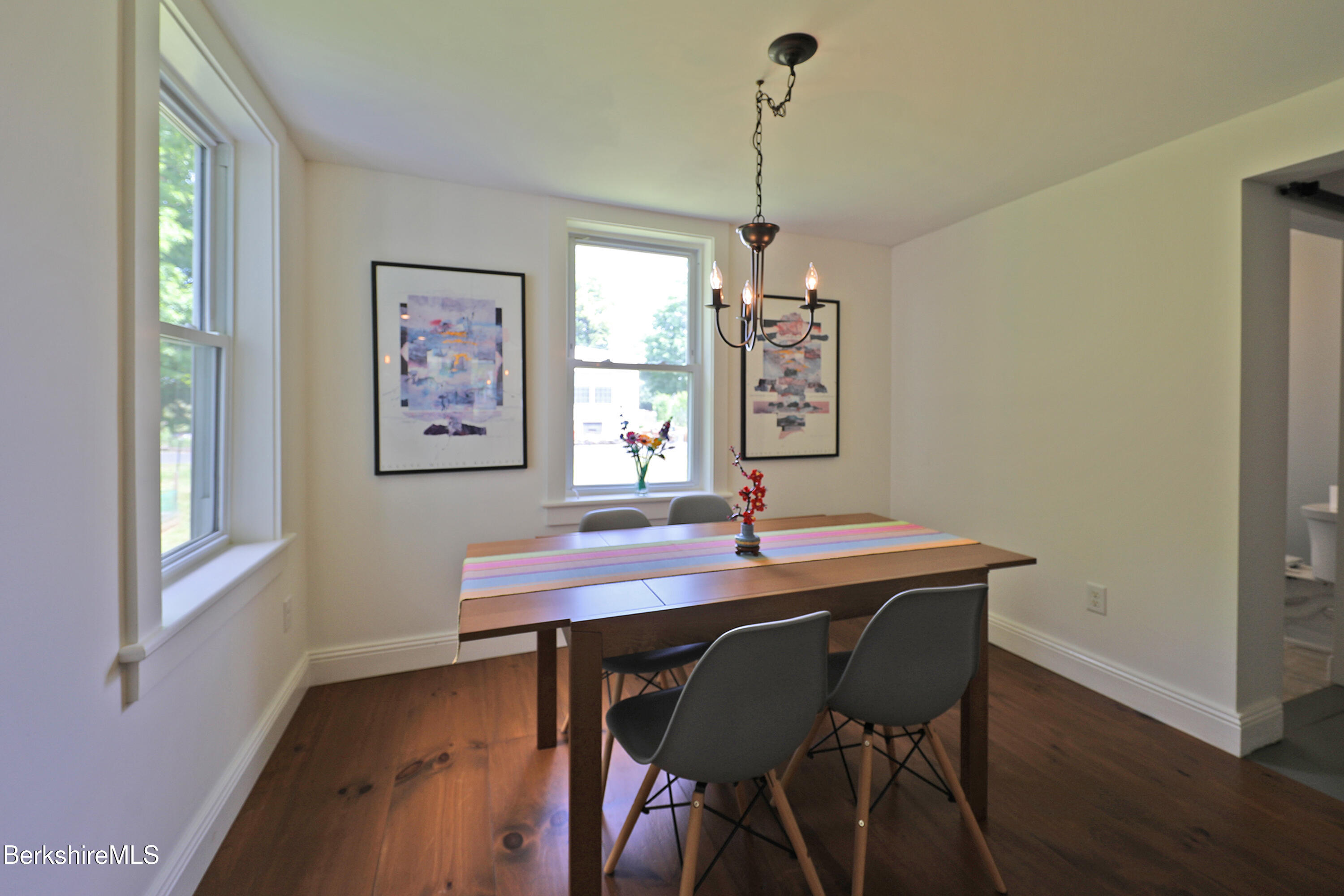 133 Holmes Road Pittsfield, MA 01201 - Photo 24 of 50 DINING