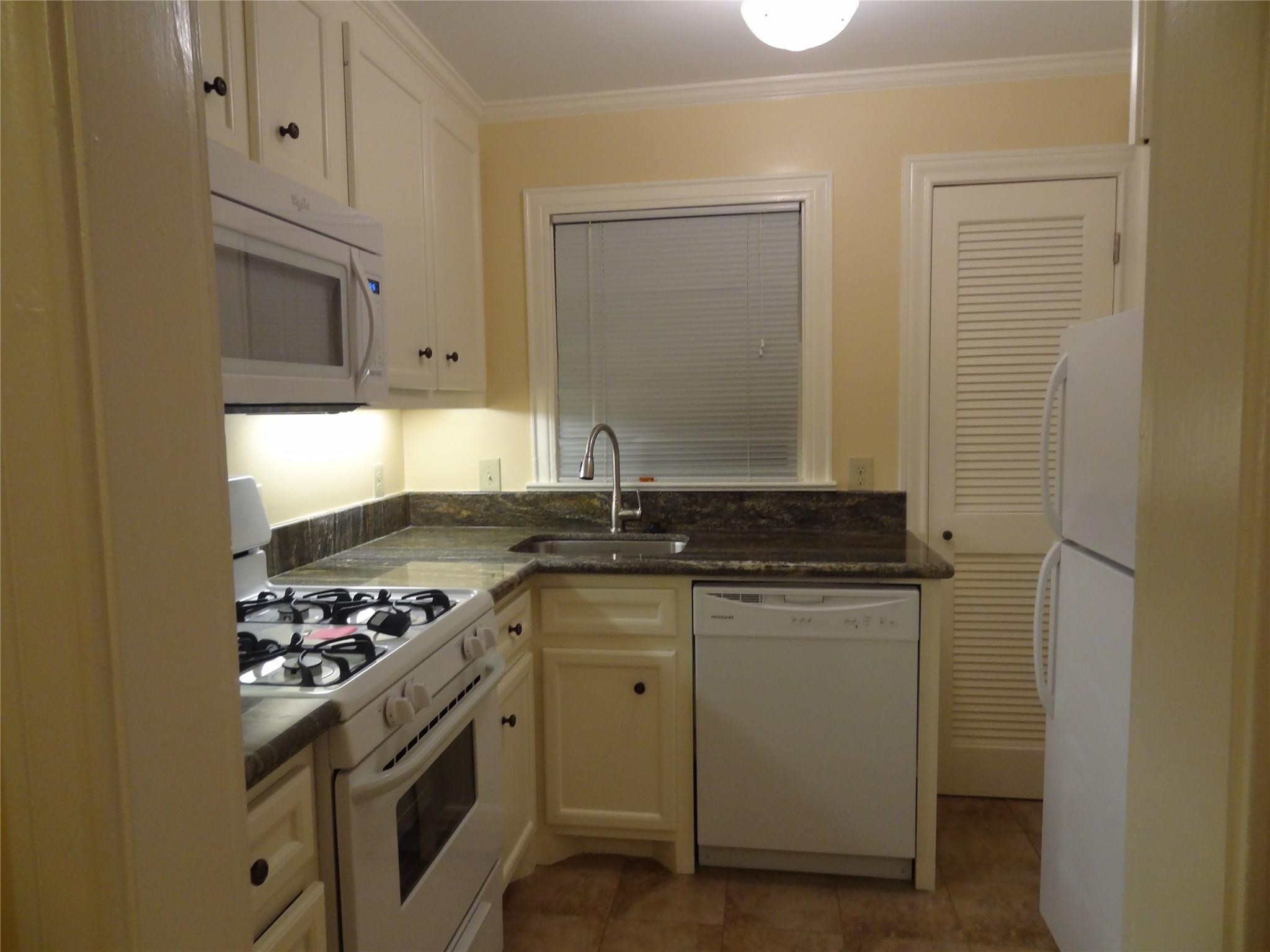 633 Harvard Street Houston, TX 77007 - Photo 7 of 9