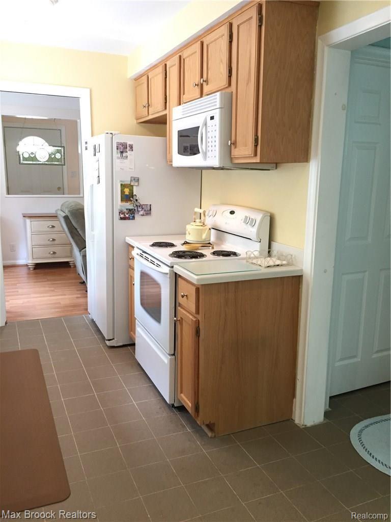 3221 Warick Road Royal Oak, MI 48073 - Photo 30 of 40 All kitchen appliances are included