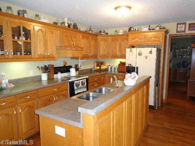7923 Riverside Road Seagrove, NC 27341 - Photo 3 of 16 Kitchen. Open Kitchen, HDWDs and Breakfast Nook