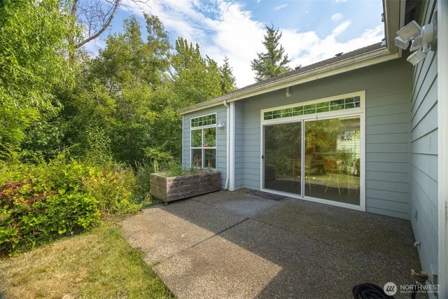 a view of a house with a backyard