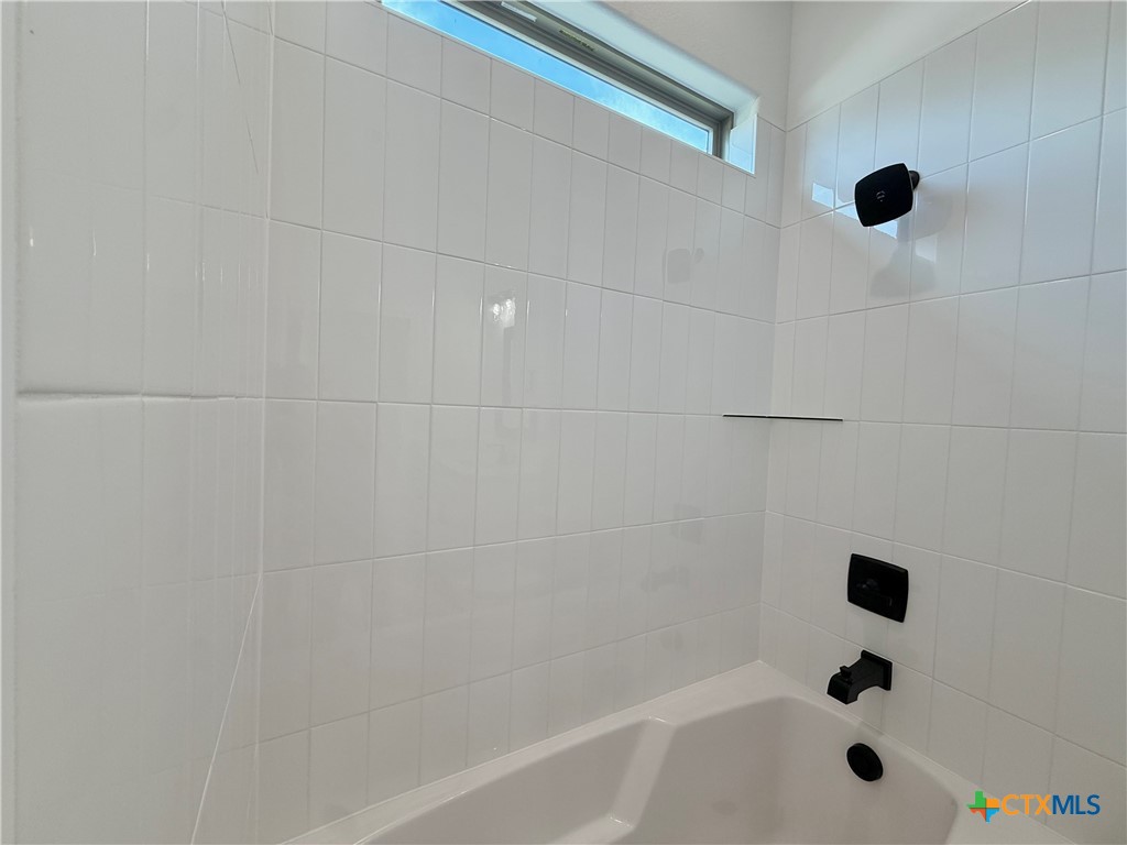 2016 Yarrow Road Temple, TX 76502 - Photo 15 of 30 a bathroom with a bathtub