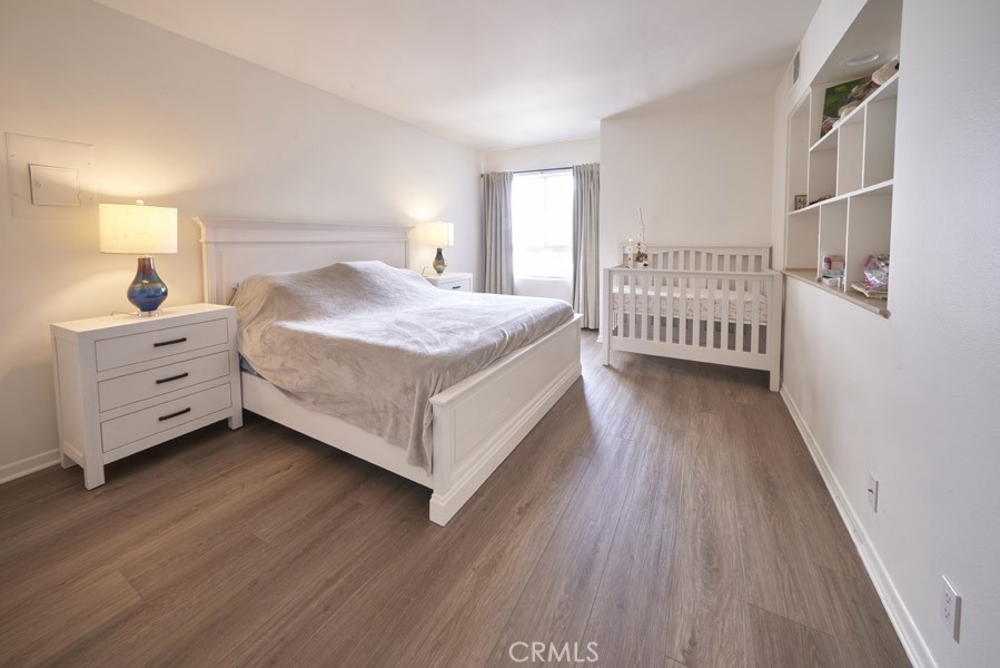 1617 South Beverly Glen Boulevard, Unit 303 Los Angeles, CA 90024 - Photo 35 of 55 a bedroom with a bed and a window