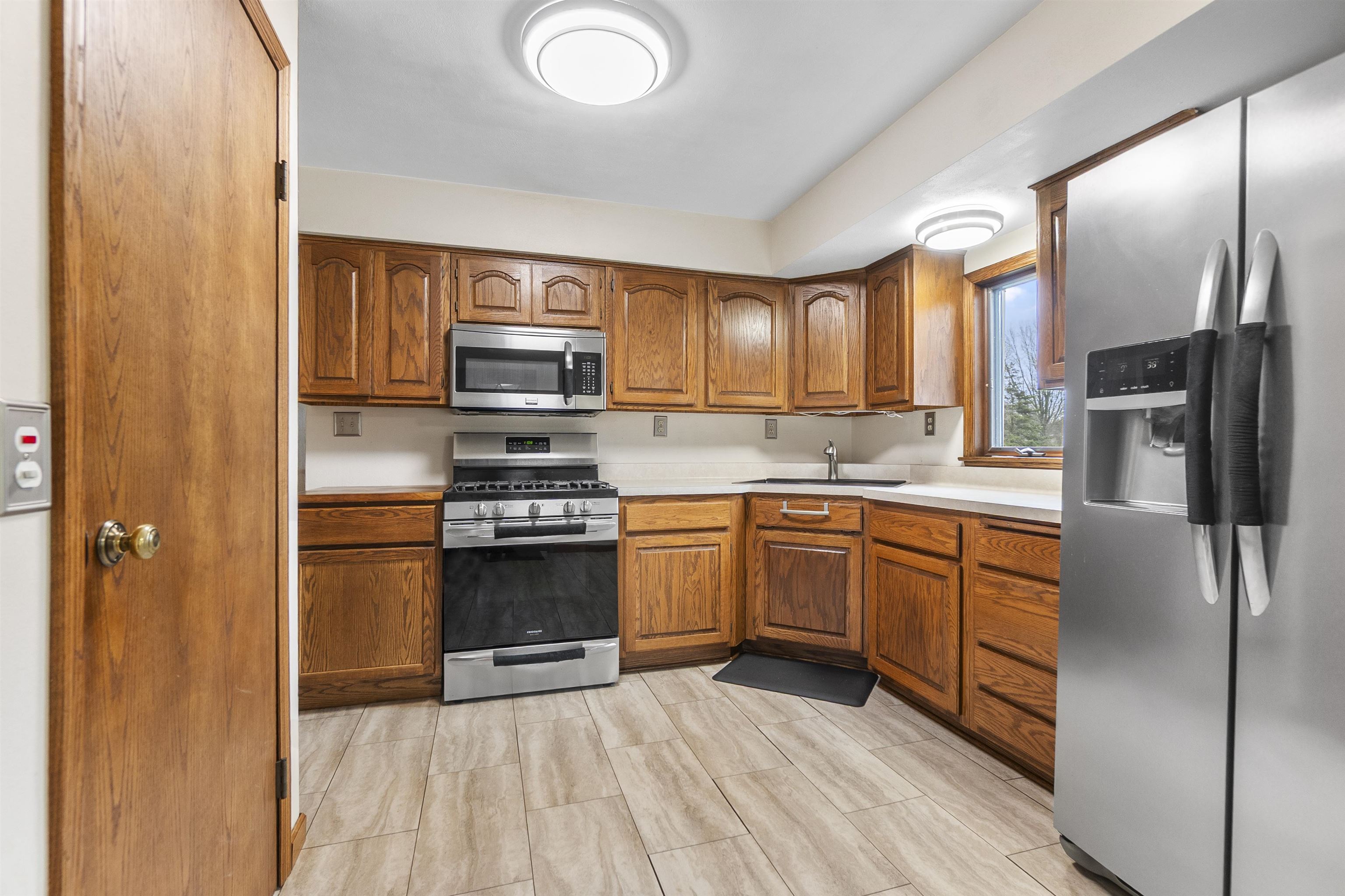 W156N9742 Pilgrim Road Germantown, WI 53022 - Photo 14 of 33