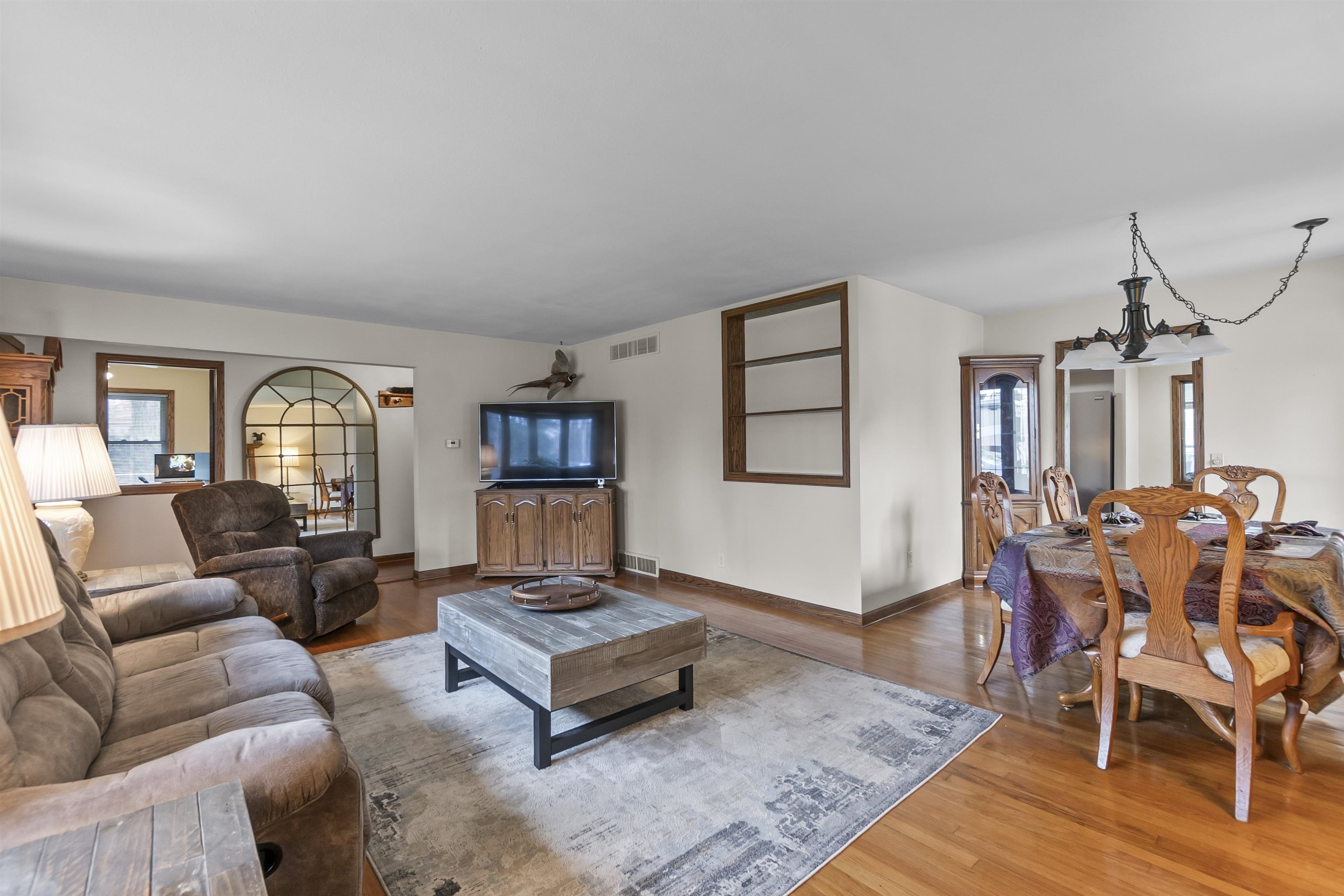 W156N9742 Pilgrim Road Germantown, WI 53022 - Photo 3 of 33