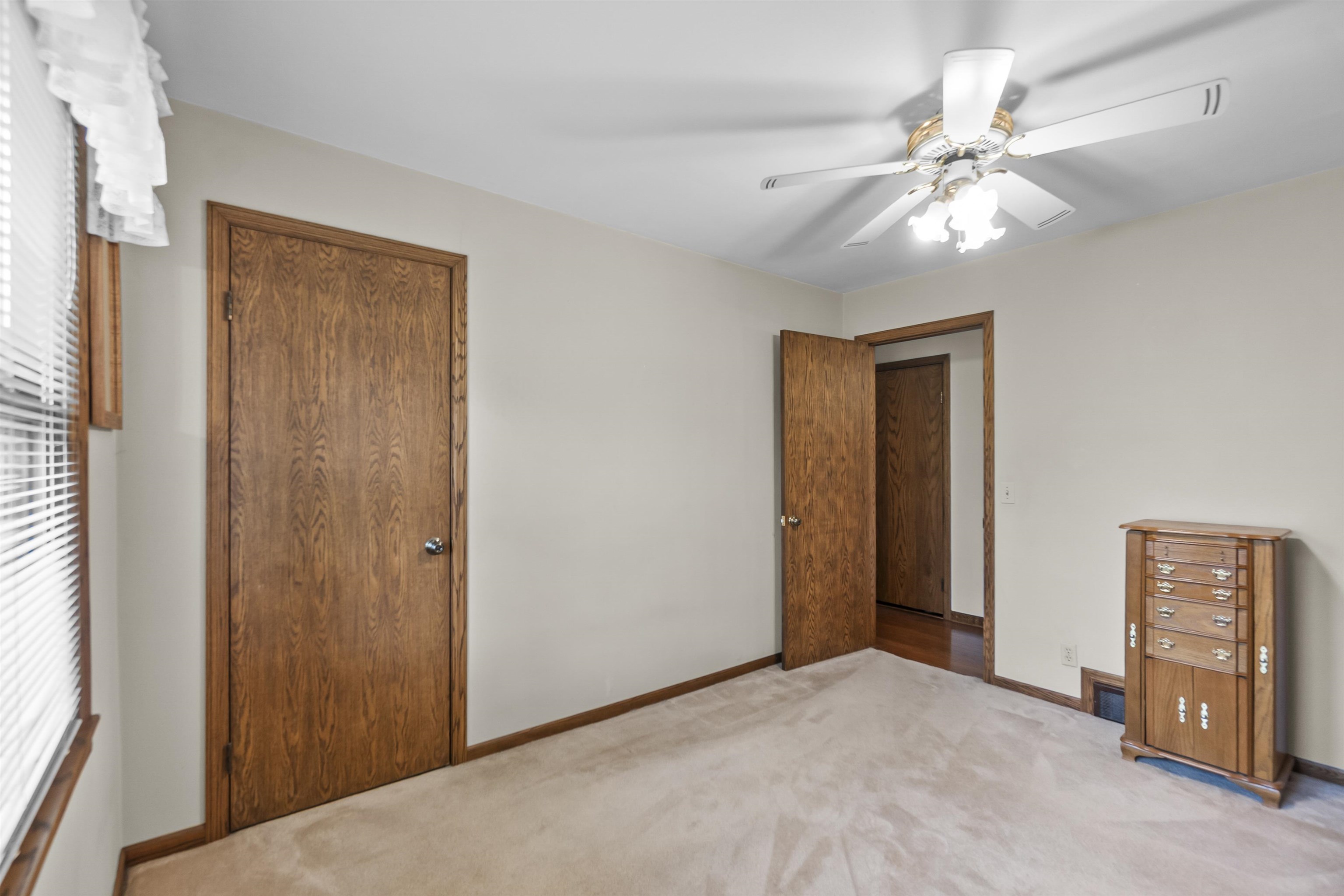 W156N9742 Pilgrim Road Germantown, WI 53022 - Photo 8 of 33