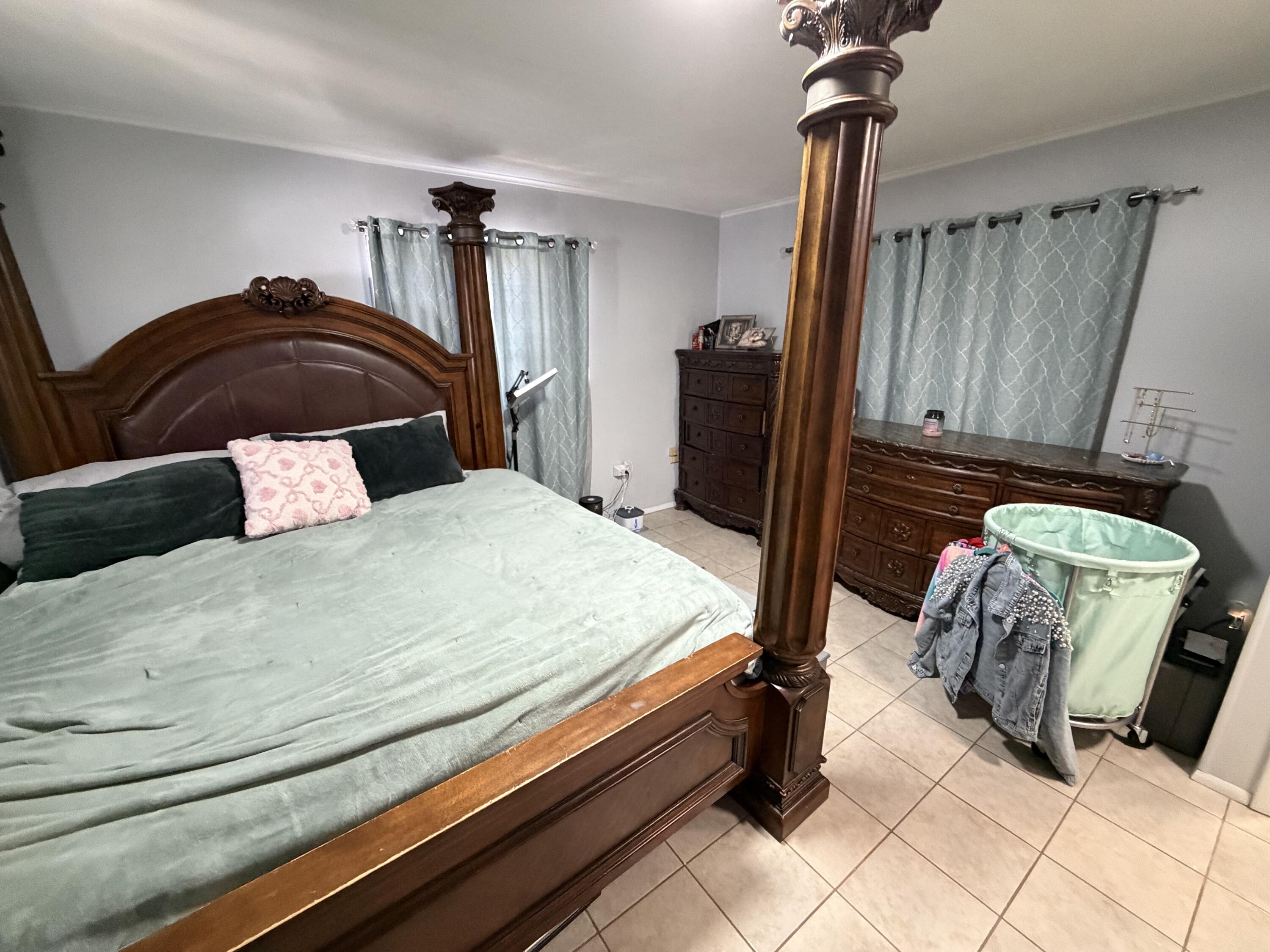 322 3rd Road Key Largo, FL 33037 - Photo 28 of 58 Master bedroom angle 1