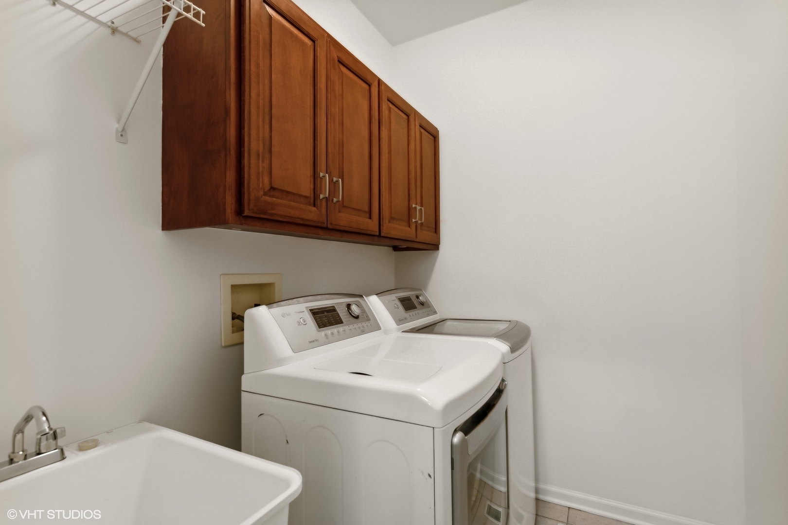 2223 Joyce Lane Naperville, IL 60564 - Photo 25 of 36 a utility room with dryer and washer