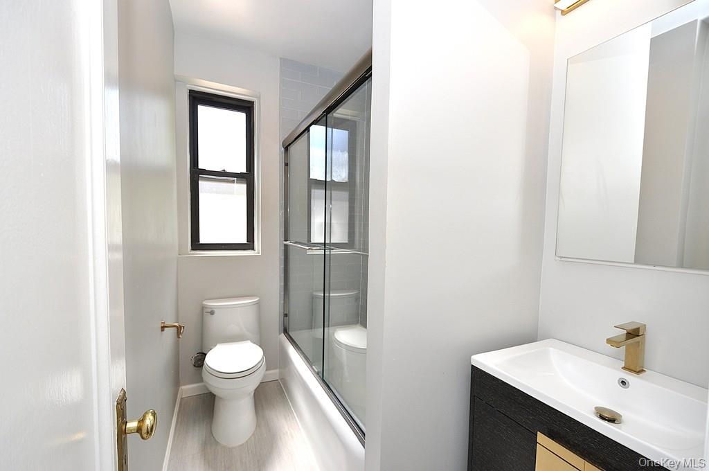 143 Garth Road, Unit 4P Scarsdale, NY 10583 - Photo 25 of 44 Renovated Bathroom