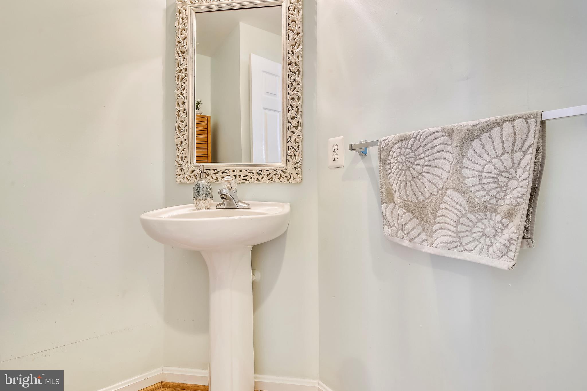 18123 Coachmans Road Germantown, MD 20874 - Photo 10 of 46 First floor half bath