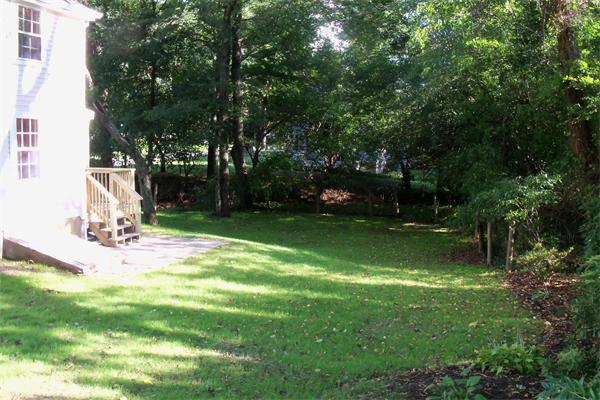 52 Martin Road Wellesley, MA 02481 - Photo 4 of 10 a view of a backyard with a garden