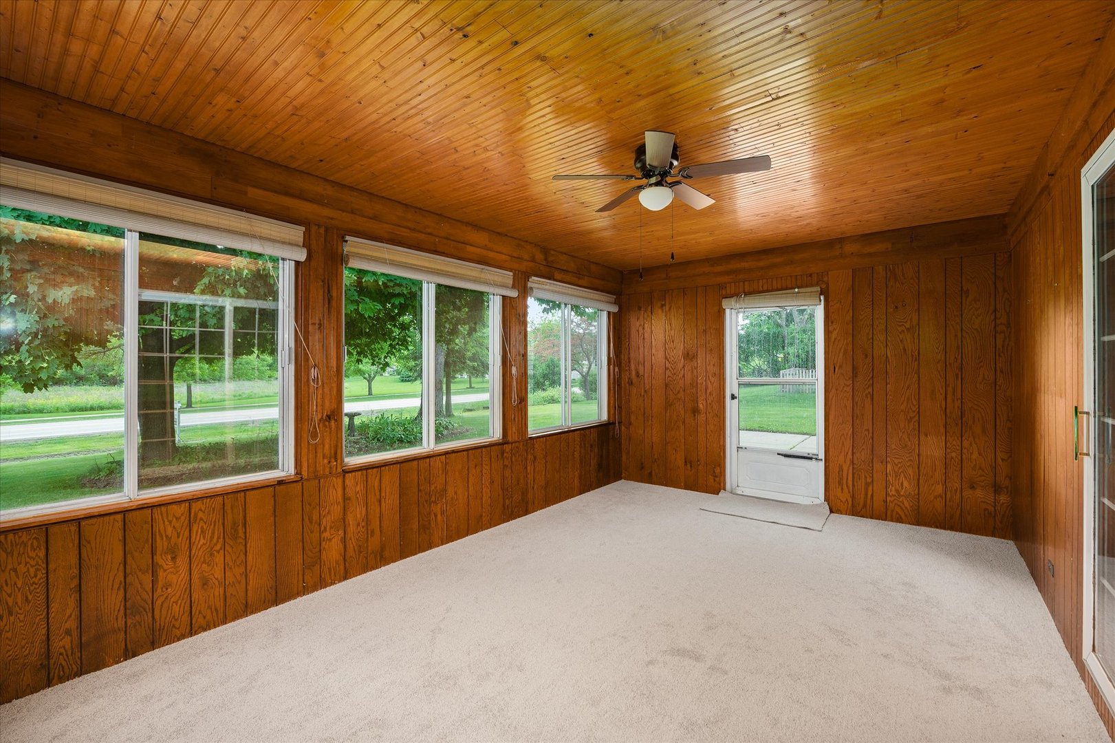 22 Cedar Gate Circle Sugar Grove, IL 60554 - Photo 15 of 35 a view of an empty room with a window