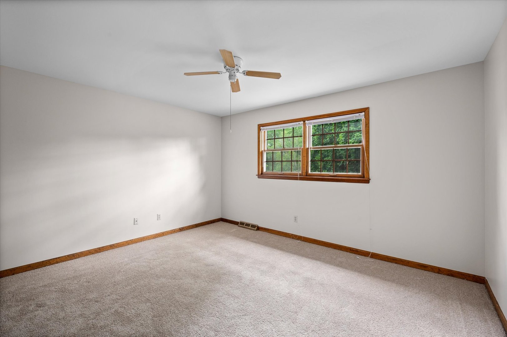 22 Cedar Gate Circle Sugar Grove, IL 60554 - Photo 26 of 35 an empty room with a window