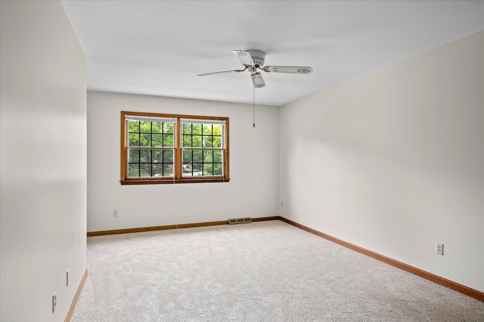 22 Cedar Gate Circle Sugar Grove, IL 60554 - Photo 27 of 35 an empty room with a window