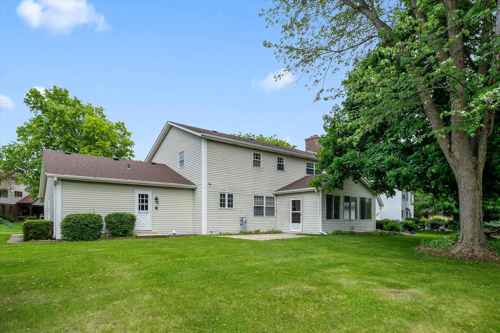 22 Cedar Gate Circle Sugar Grove, IL 60554 - Photo 28 of 35 a view of a house with a backyard