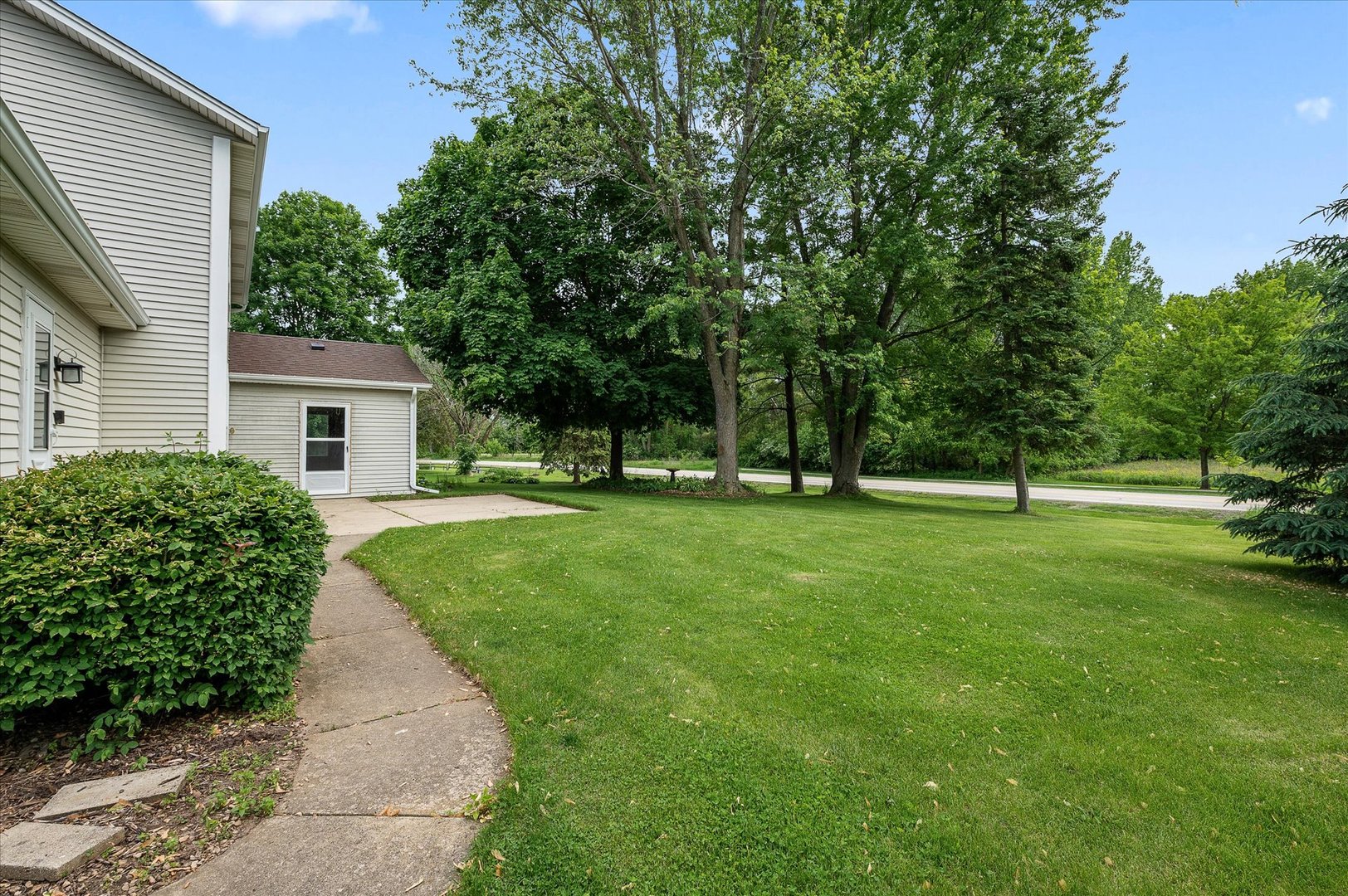 22 Cedar Gate Circle Sugar Grove, IL 60554 - Photo 29 of 35 a view of house with a backyard