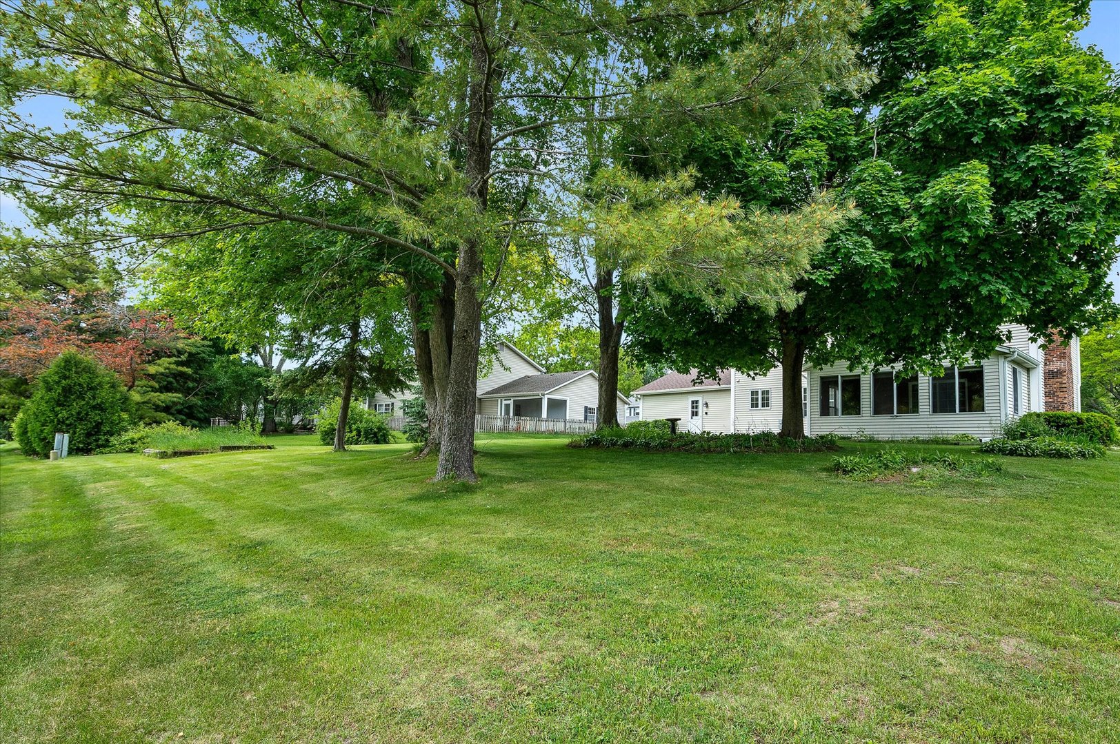 22 Cedar Gate Circle Sugar Grove, IL 60554 - Photo 30 of 35 a view of a house with a big yard