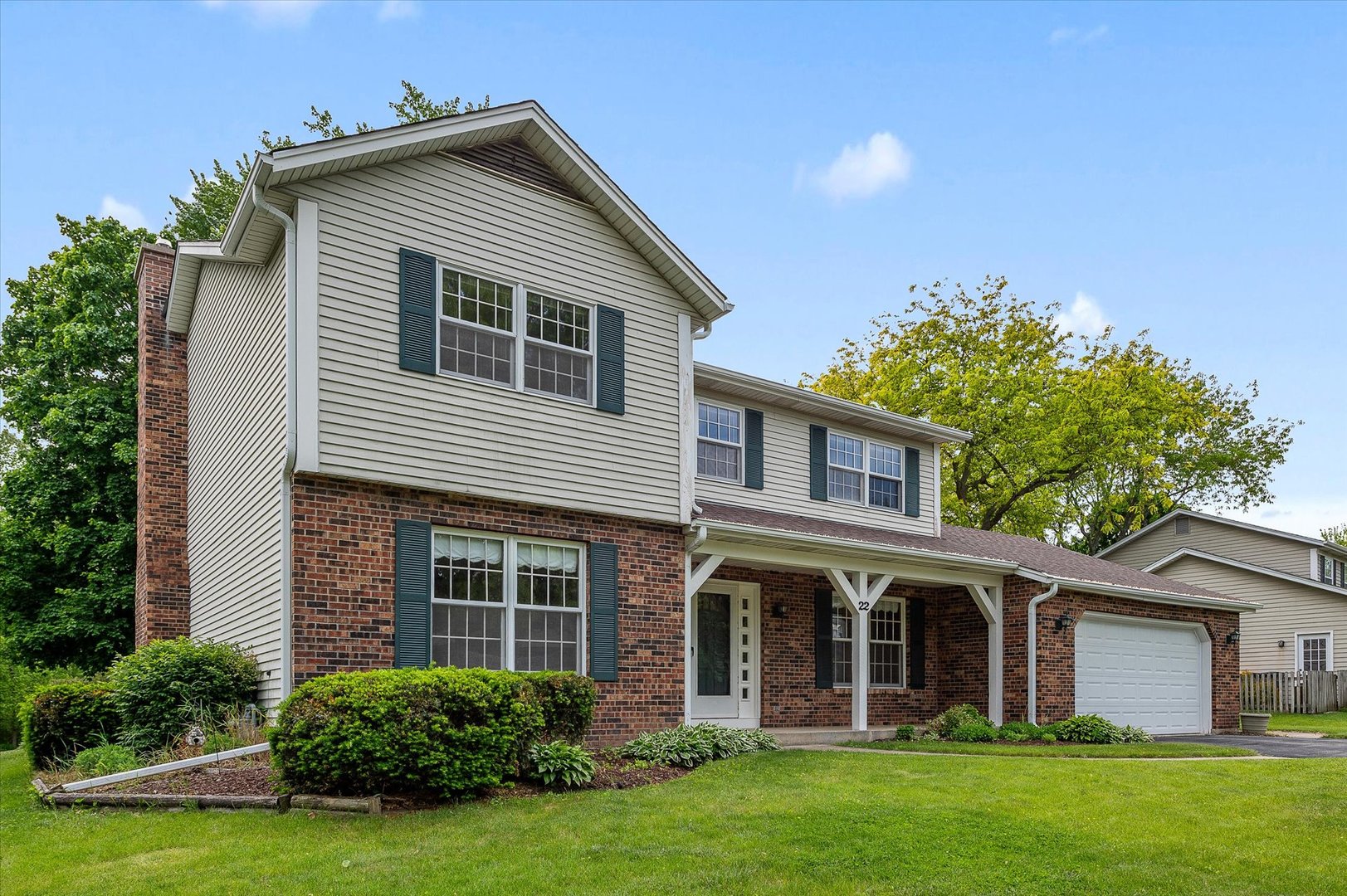 22 Cedar Gate Circle Sugar Grove, IL 60554 - Photo 31 of 35 a front view of a house with garden