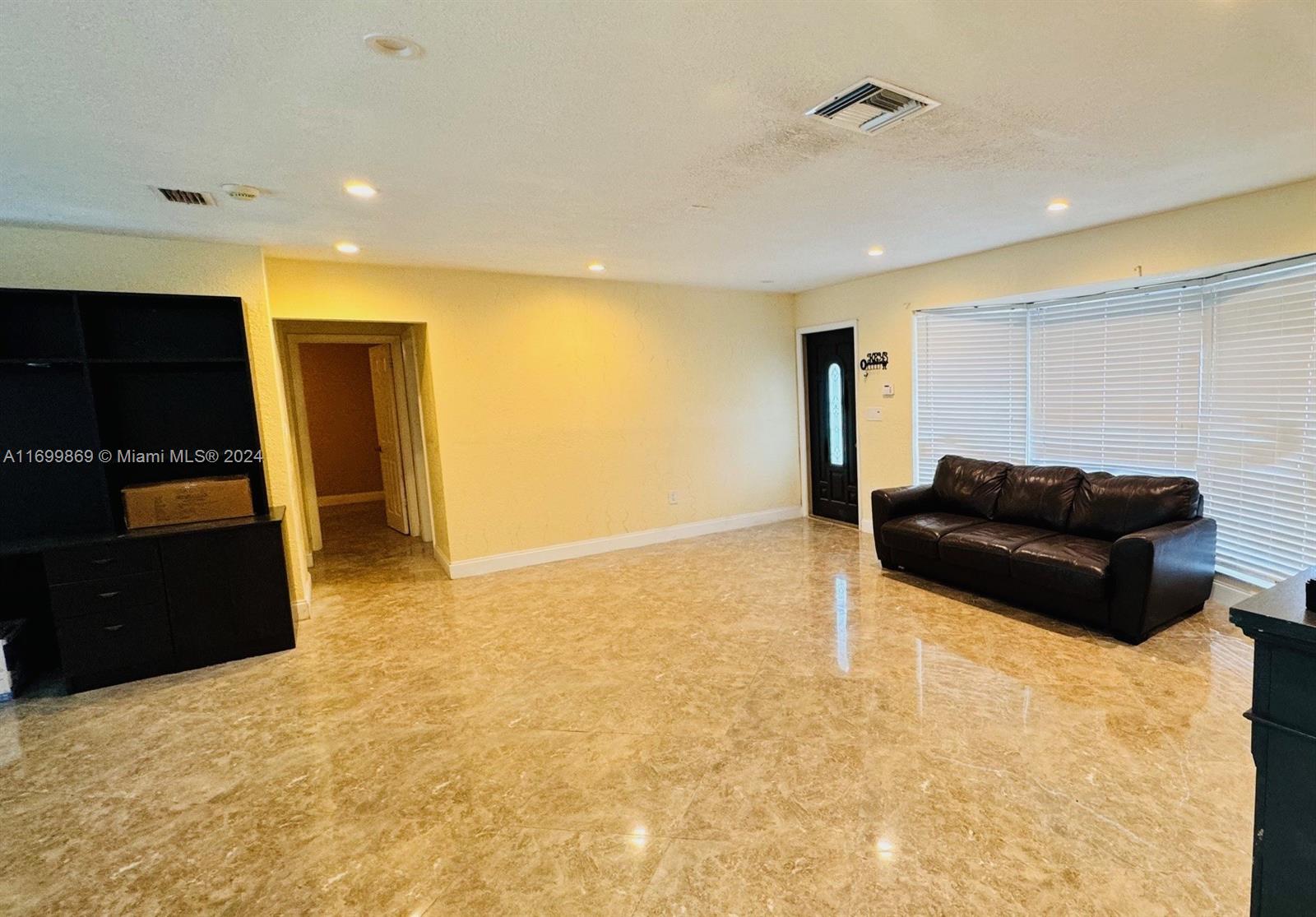 3917 East Shore Road Miramar, FL 33023 - Photo 3 of 15