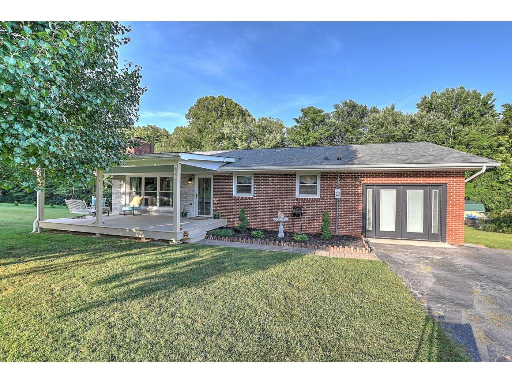 145 Barnes Street Fall Branch, TN 37656 - Photo 1 of 31 Photo 1