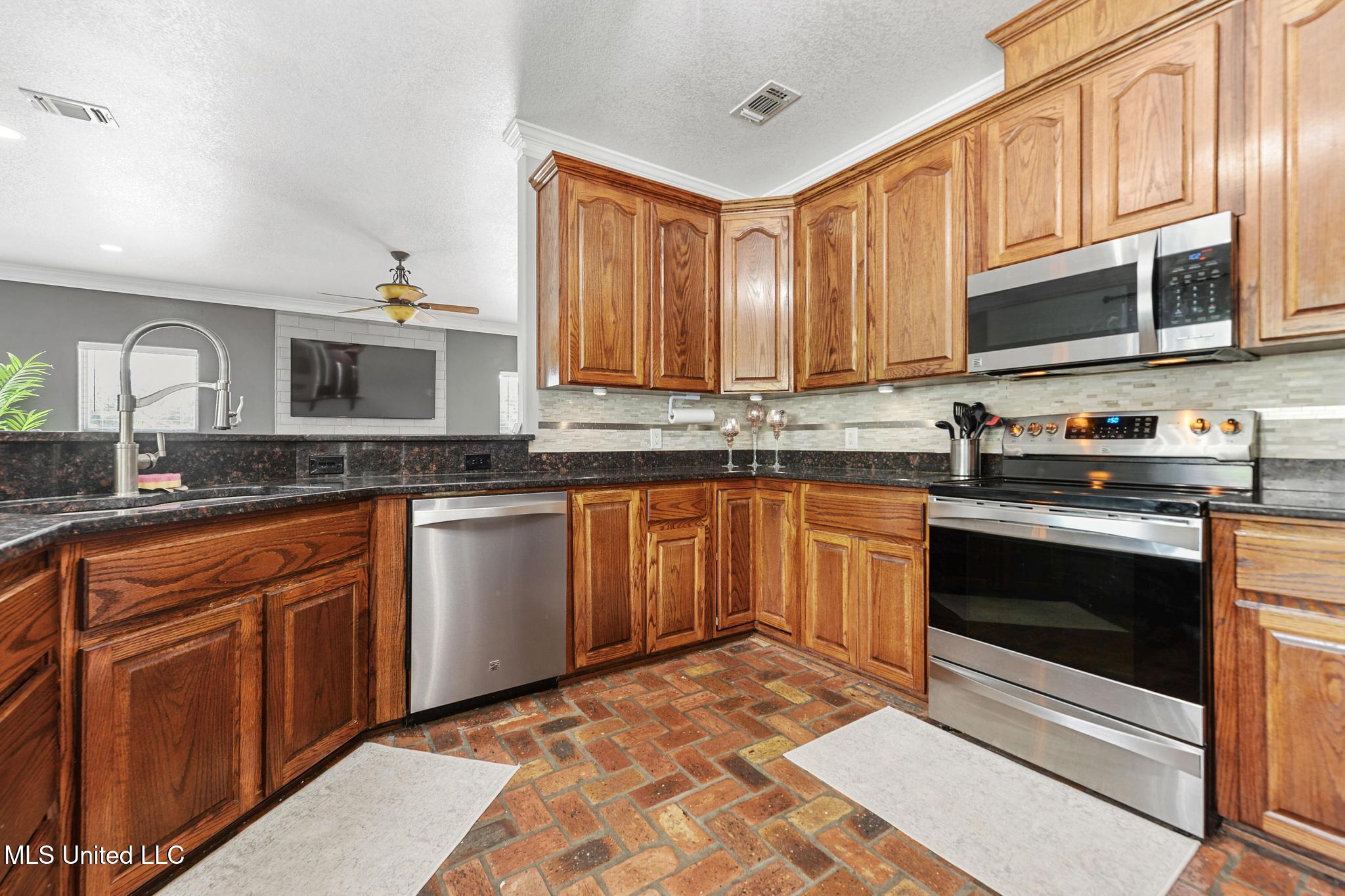 22140 Red Fox Run Saucier, MS 39574 - Photo 12 of 43 Kitchen