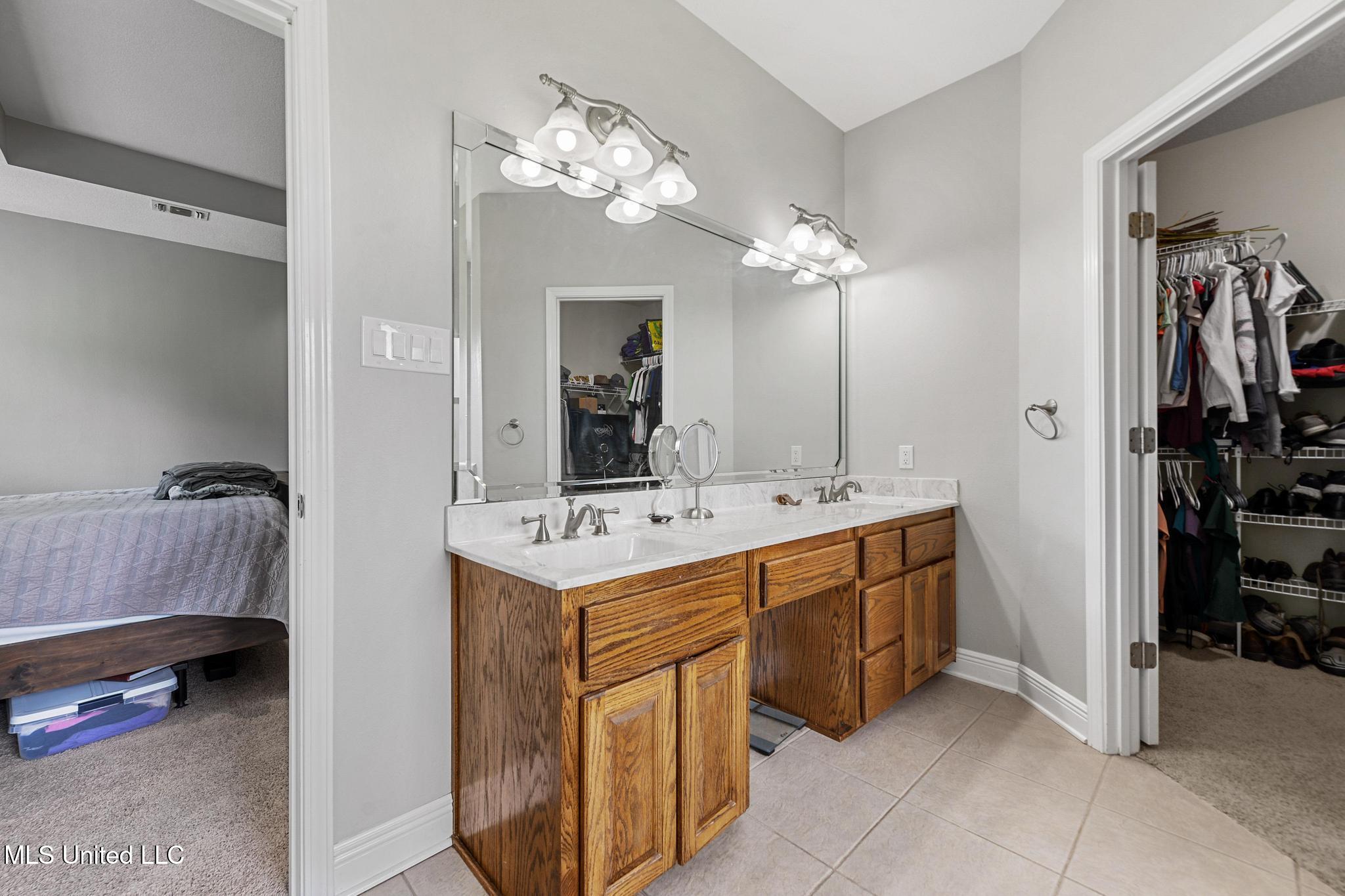 22140 Red Fox Run Saucier, MS 39574 - Photo 19 of 43 Primary Bathroom