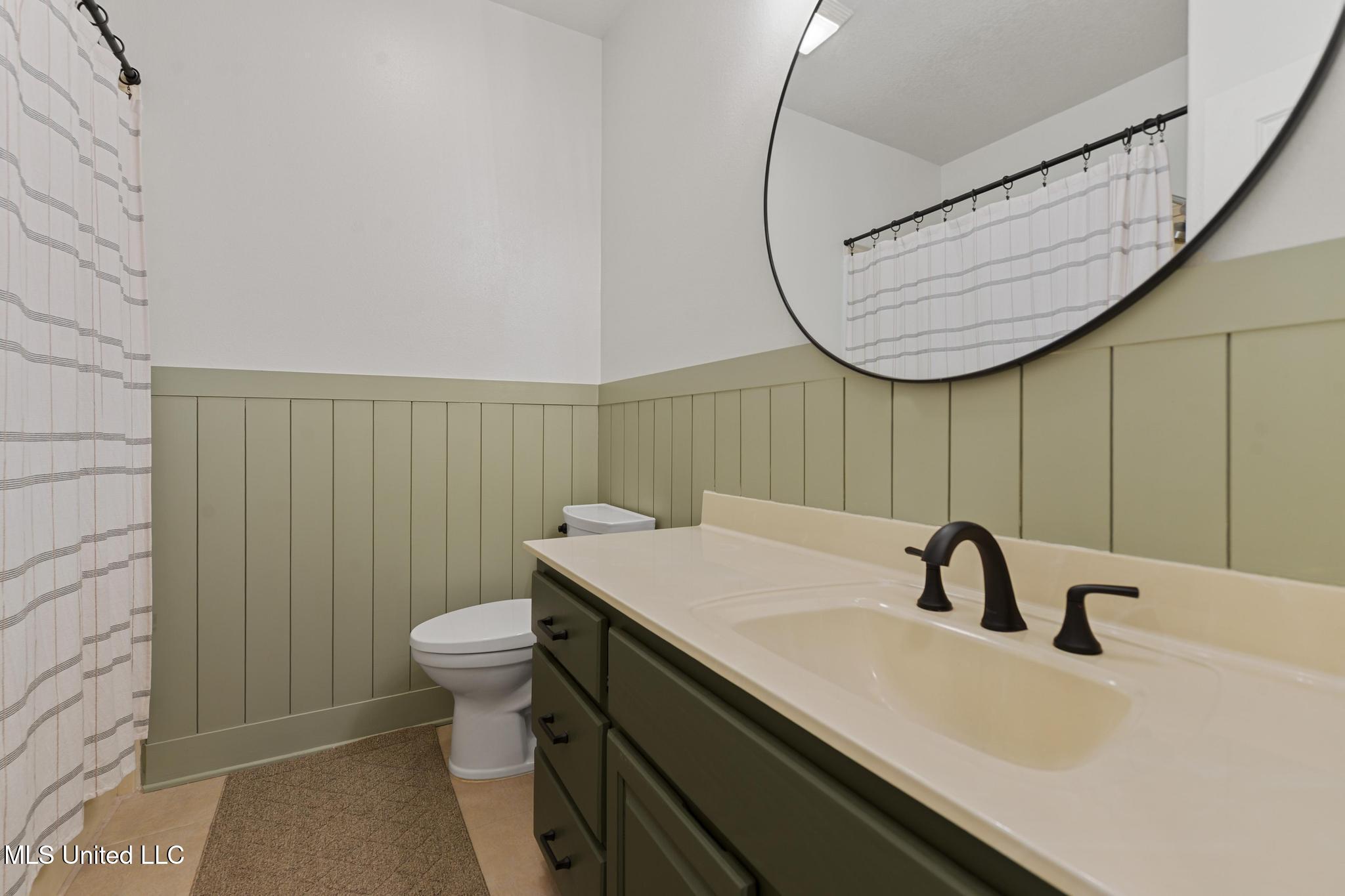 22140 Red Fox Run Saucier, MS 39574 - Photo 27 of 43 Hall Bathroom