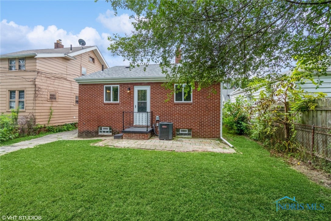 1730 Wyndhurst Road Toledo, OH 43607 - Photo 3 of 15 Gallery Image 3