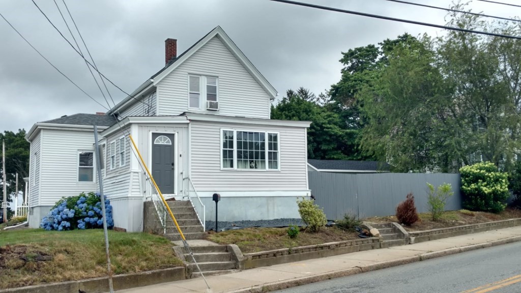 1736 Stafford Road Fall River, MA 02721 - Photo 3 of 10 Gallery Image 3