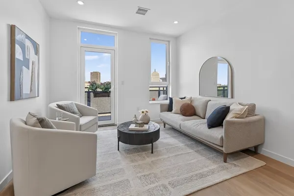 $1,300,000 | 1395 Washington Street, Unit PH605, Boston, MA 02118