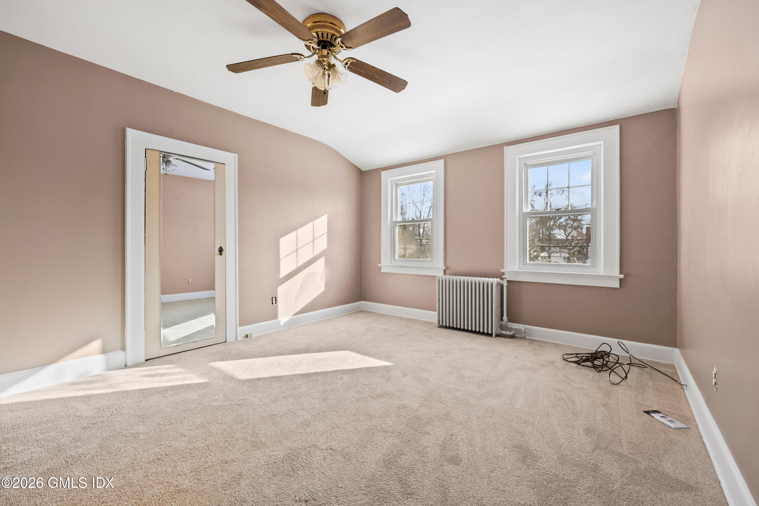 23 Thorn Hill Road Riverside, CT 06878 - Photo 13 of 26 2nd floor apartment living room